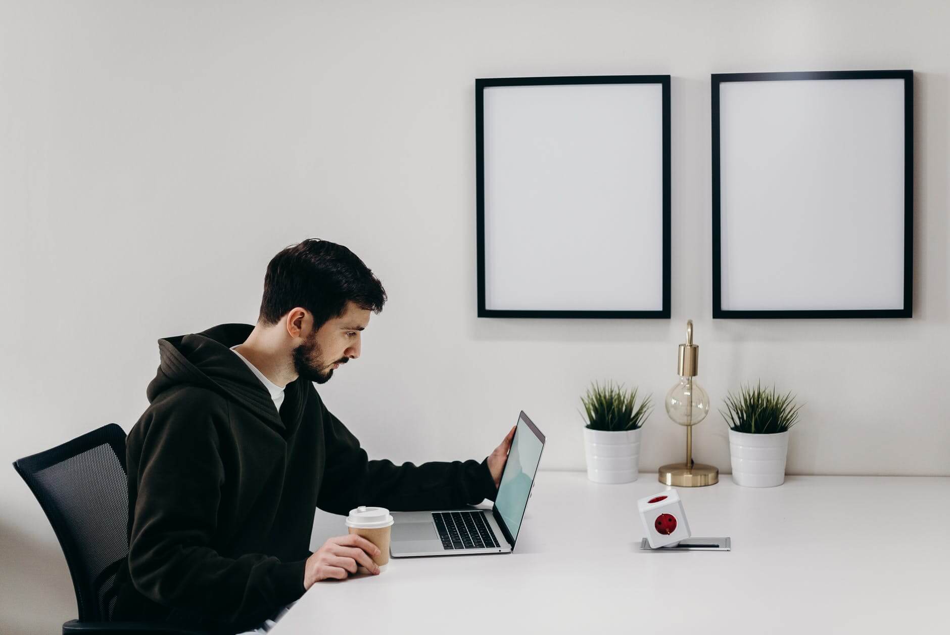 facebook vs linkedin for thought leadership 